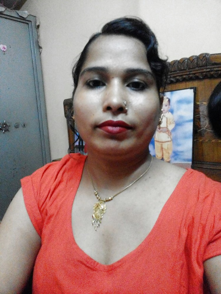 Desi wife nude boobs pics